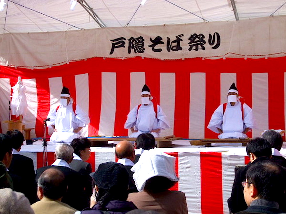 戸隠神社中社広庭で行なわれる『戸隠蕎麦献納祭』