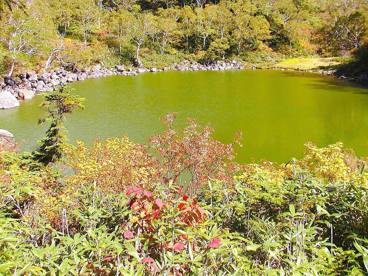 風吹岳登山口から眺めた小敷池